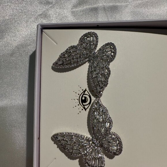 ✨ Sparkling Butterfly Earrings ✨ - Picture 2 of 5